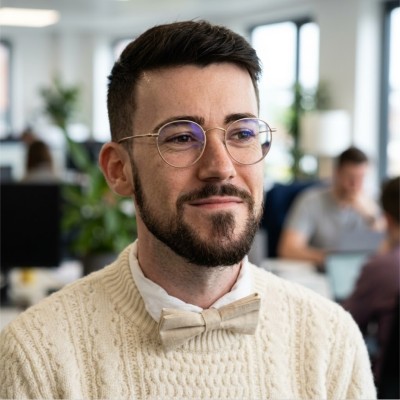 Portrait de Maxime GUINARD, développeur web et consultant SEO freelance